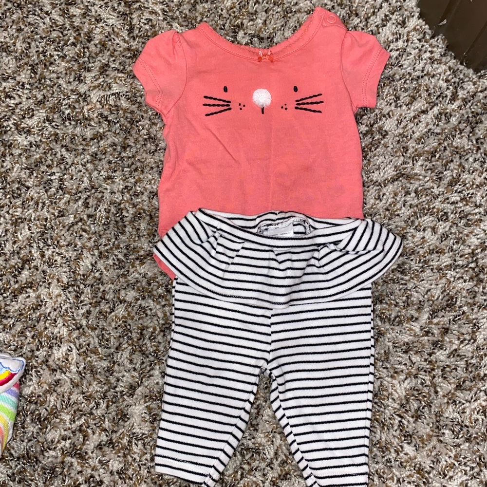 Carters newborn 2 piece set